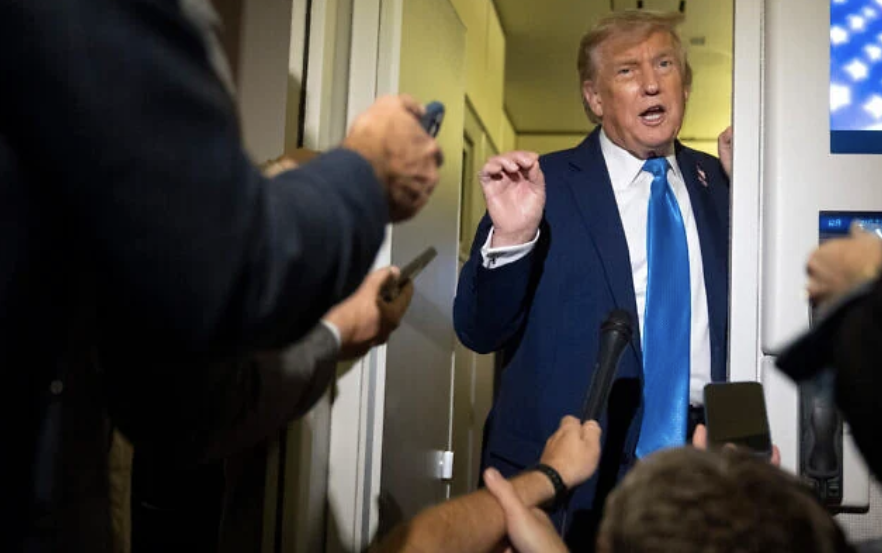 Tổng thống Donald Trump kêu gọi Iran "đầu hàng vô điều kiện"- Ảnh 1. Tổng thống Donald Trump kêu gọi Iran "đầu hàng vô điều kiện"- Ảnh 1.