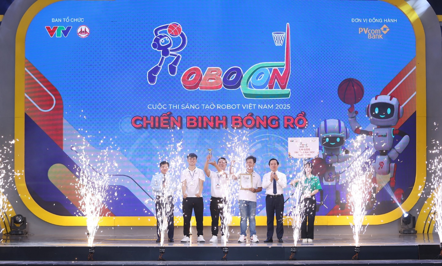 PVcomBank khẳng định sứ mệnh cộng đồng cùng Robocon 2025- Ảnh 1. PVcomBank khẳng định sứ mệnh cộng đồng cùng Robocon 2025- Ảnh 1.