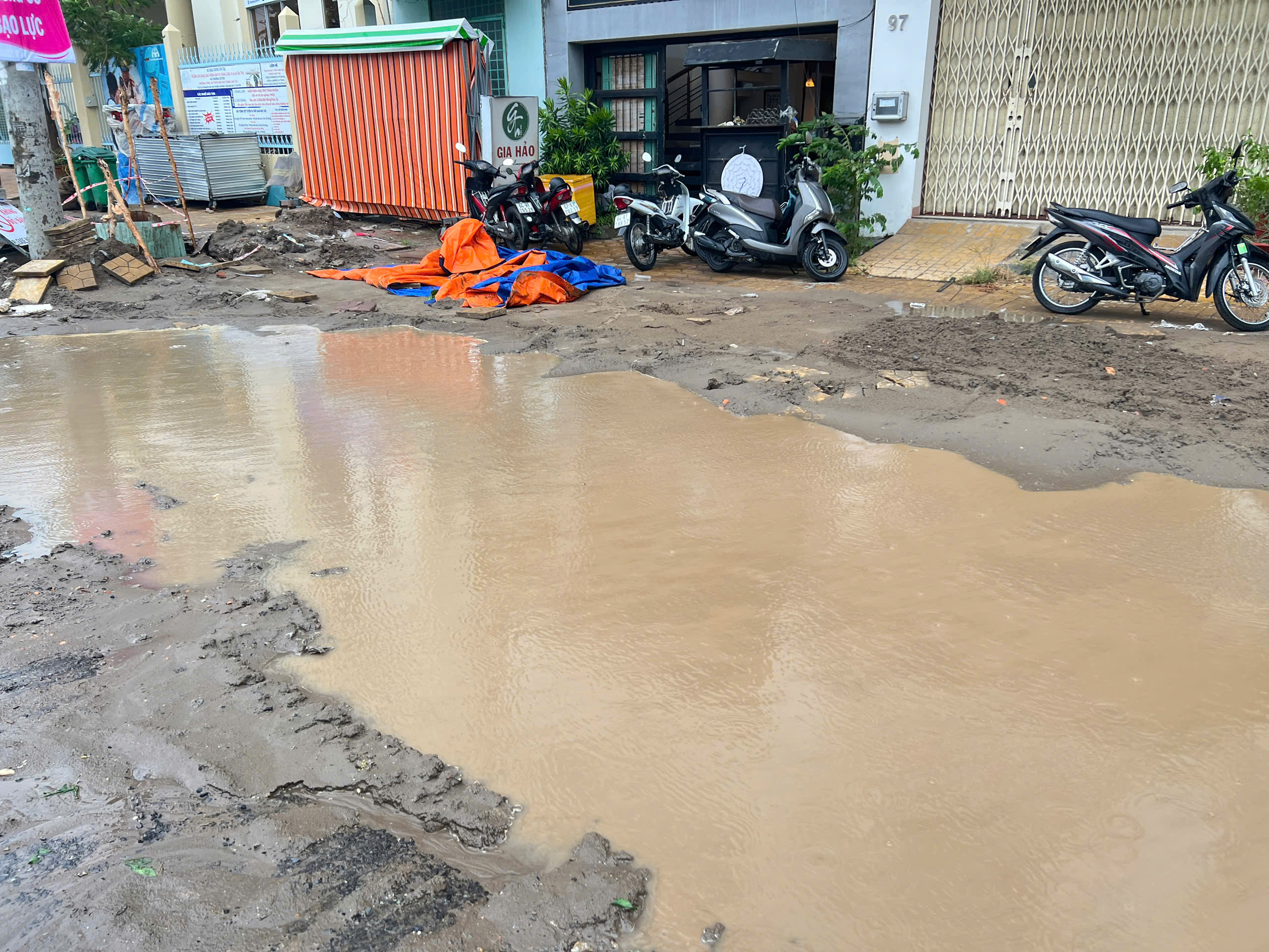Cần Thơ: Gần 50 tỉ đồng nâng cấp đoạn đường ngắn nhưng thi công rất nham nhở- Ảnh 6.
