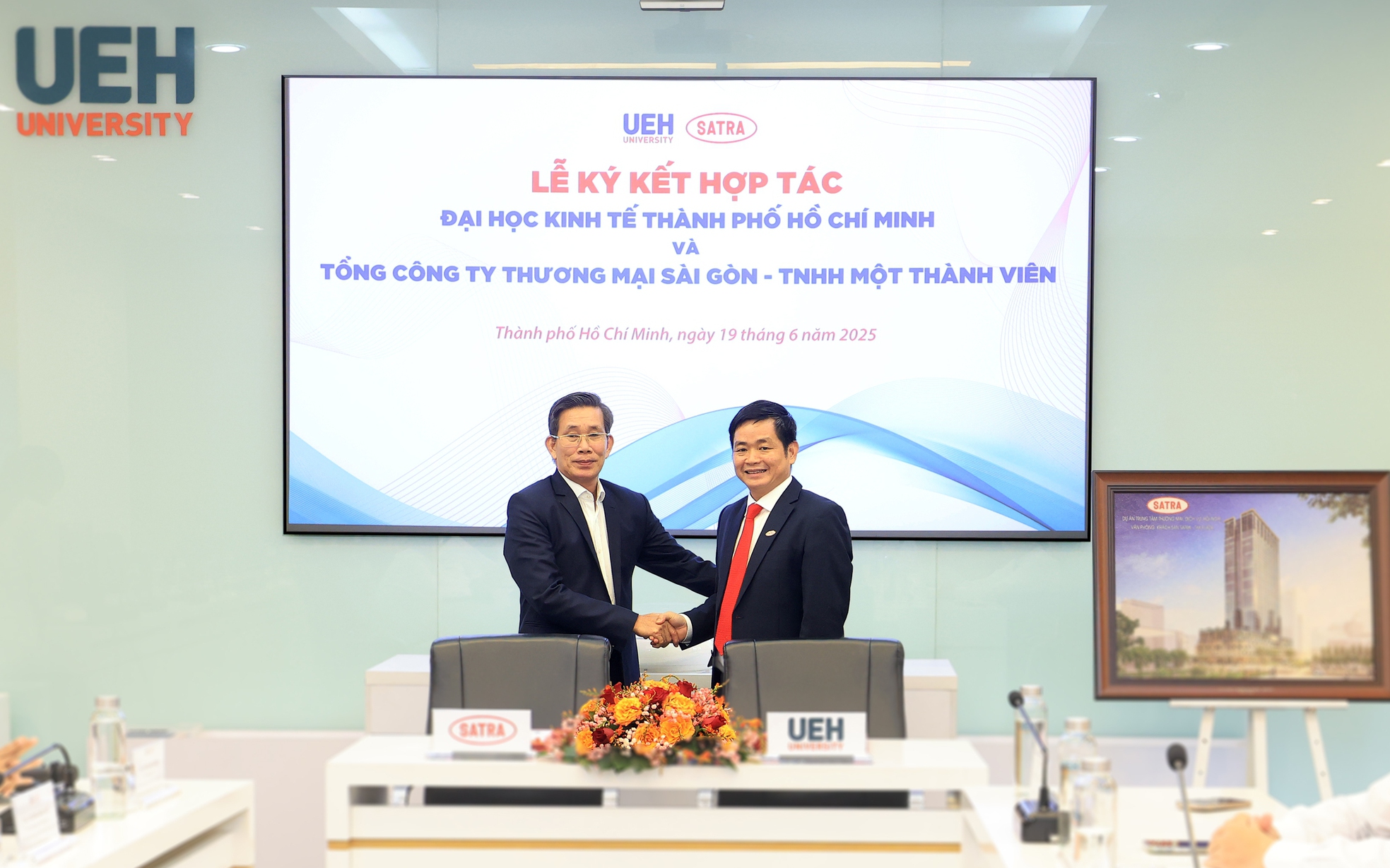 UEH.ISB trở thành điểm hội tụ của học giả toàn cầu về công việc và sức khỏe tinh thần - Ảnh 3.