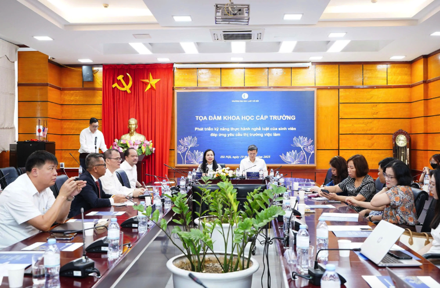 Hơn 90% sinh viên của Trường ĐH Luật Hà Nội có việc làm - Ảnh 1.