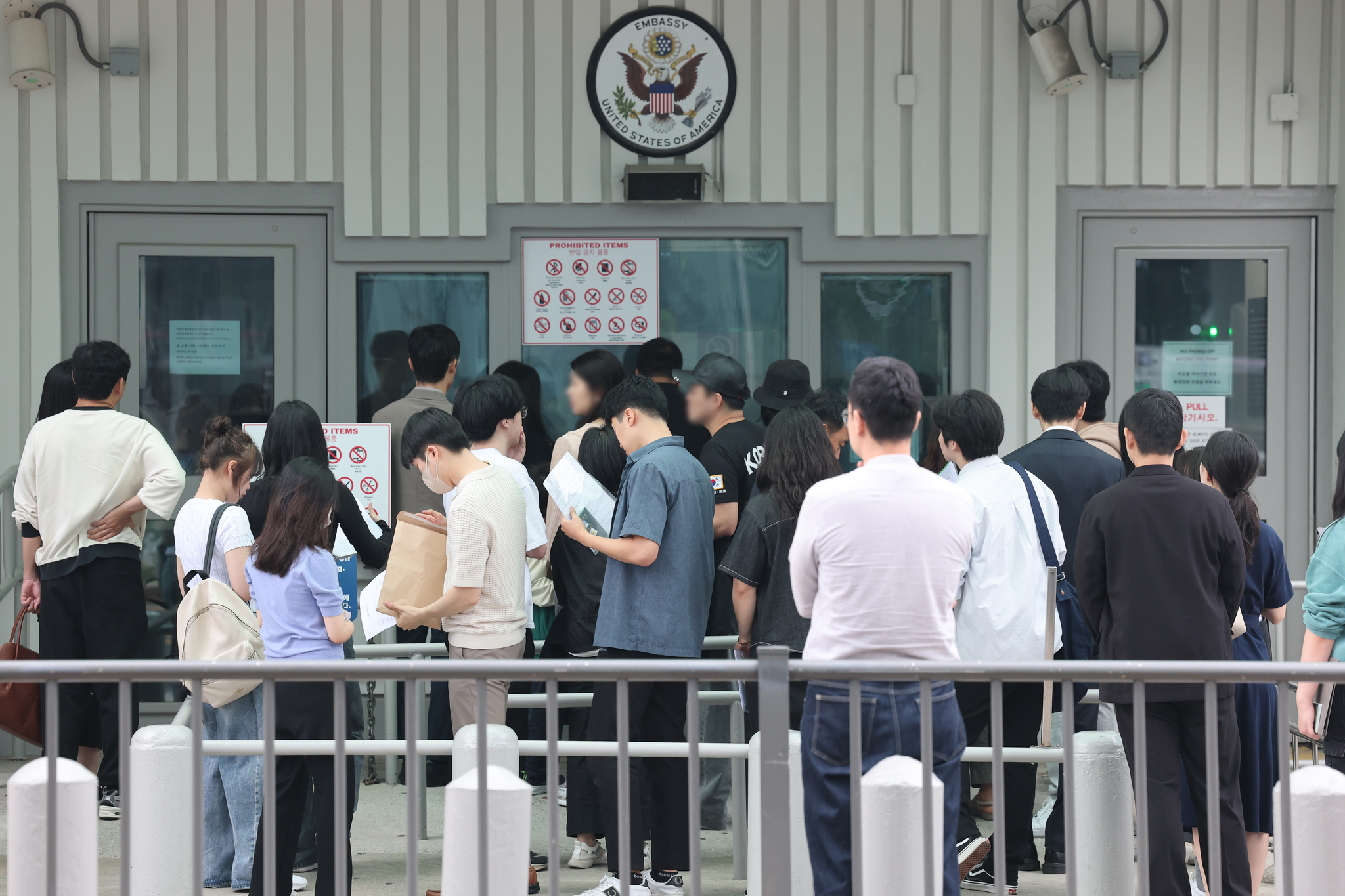 Waarop letten de VS vooral bij het hervatten van de gesprekken voor een studentenvisum? - Foto 1. Nối lại lịch hẹn phỏng vấn thị thực sinh viên, Mỹ chú trọng kiểm tra gì?- Ảnh 1.