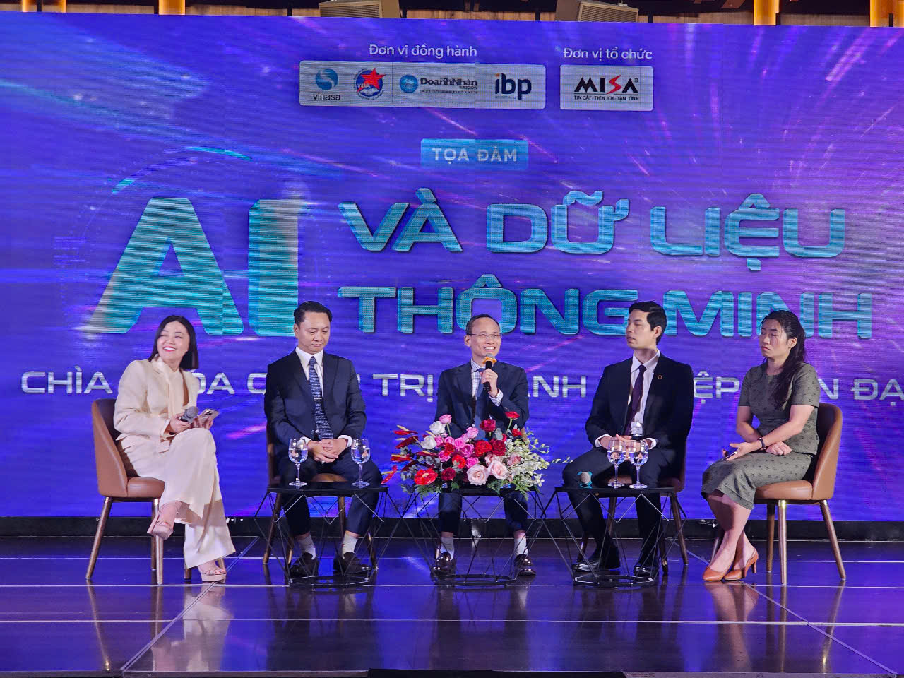 Không phải ngân hàng, đây mới là lĩnh vực đang ứng dụng nhiều AI nhất - Ảnh 1.