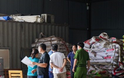 Phân bón NPK không tan sau 1 tháng: Dân Quảng Ngãi lo lắng - Ảnh 4.