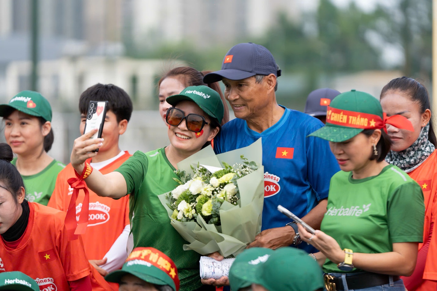 Cùng Herbalife Việt Nam tiếp sức cho các Đội tuyển Bóng đá Quốc gia Việt Nam- Ảnh 1. Cùng Herbalife Việt Nam tiếp sức cho các Đội tuyển Bóng đá Quốc gia Việt Nam- Ảnh 1.
