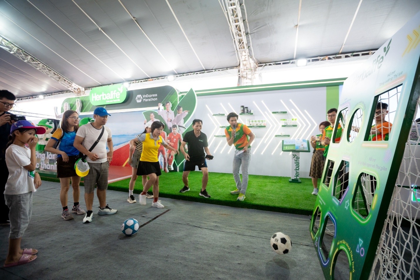 Herbalife Việt Nam đồng hành VnExpress Marathon Hạ Long 2025 kiến tạo cộng đồng tràn đầy năng lượng- Ảnh 2.