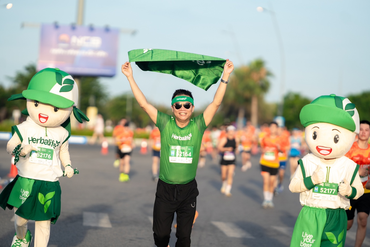 Herbalife Việt Nam đồng hành VnExpress Marathon Hạ Long 2025 kiến tạo cộng đồng tràn đầy năng lượng- Ảnh 4.