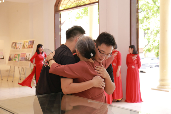 Chàng trai trẻ "hồi sinh" ảnh liệt sĩ - Ảnh 1. Chàng trai trẻ "hồi sinh" ảnh liệt sĩ - Ảnh 1.