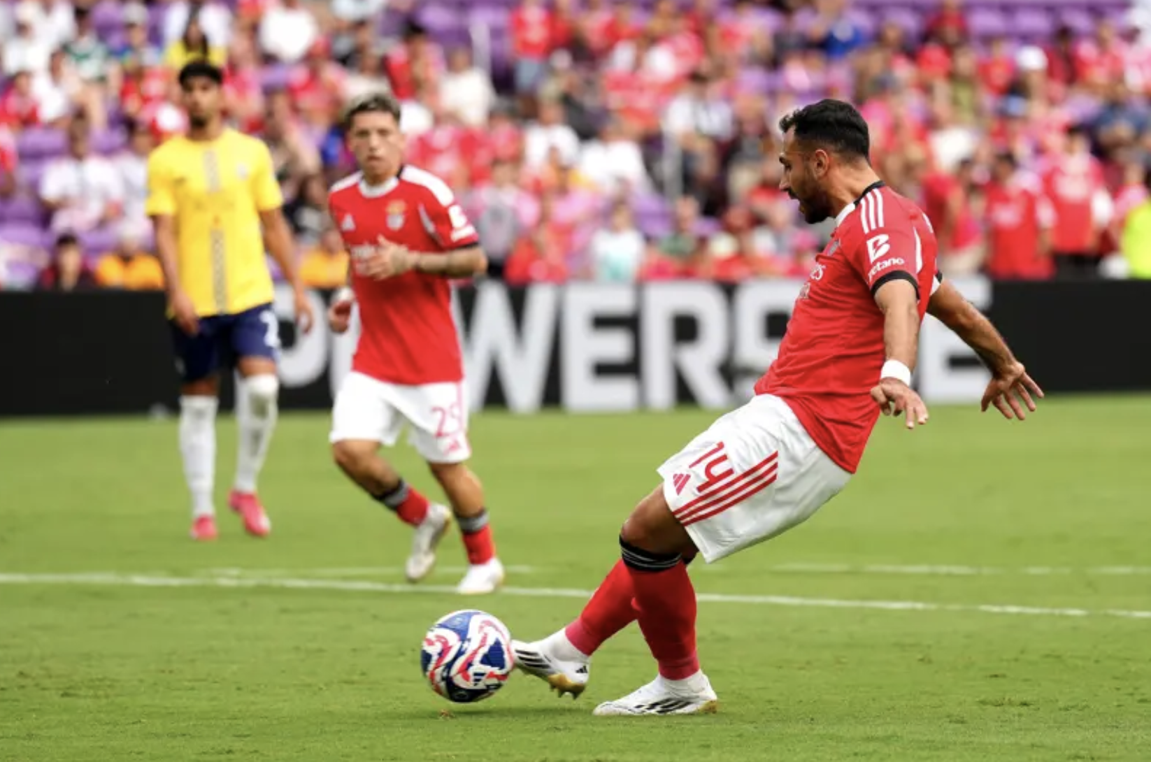 Benfica vùi dập Auckland City, tiến sát vòng knock-out FIFA Club World Cup- Ảnh 4. Benfica vùi dập Auckland City, tiến sát vòng knock-out FIFA Club World Cup- Ảnh 4.