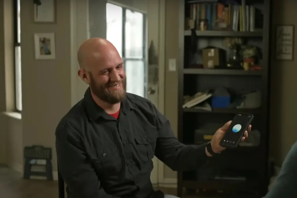 Cầu hôn “bạn gái” AI dù đã có bạn đời và con gái - Ảnh 1. Cầu hôn “bạn gái” AI dù đã có bạn đời và con gái - Ảnh 1.