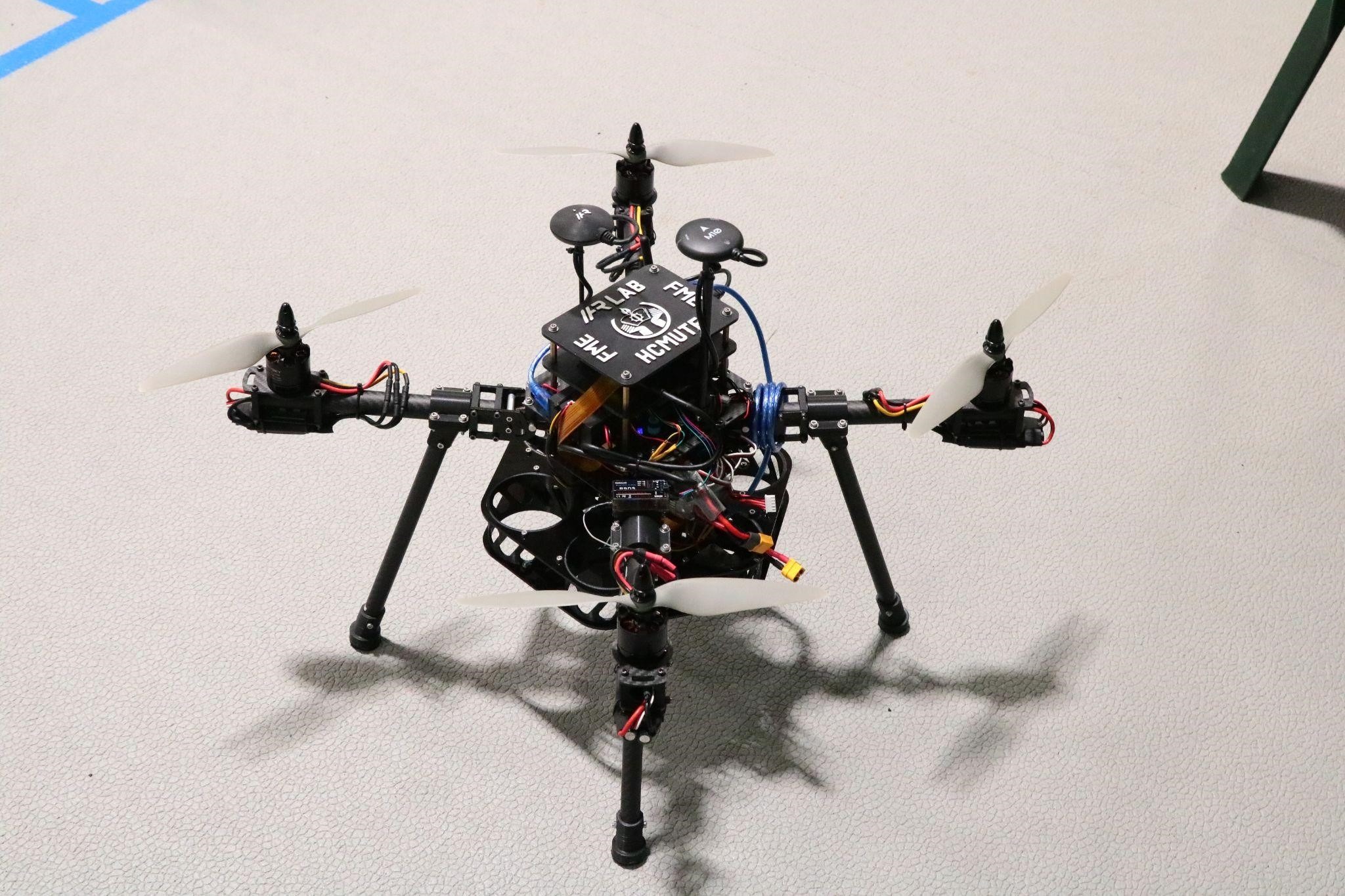 Drone milik pelajar Vietnam memenangkan kompetisi internasional - Foto 2. Máy bay không người lái của sinh viên Việt Nam chiến thắng tại cuộc thi quốc tế- Ảnh 2.