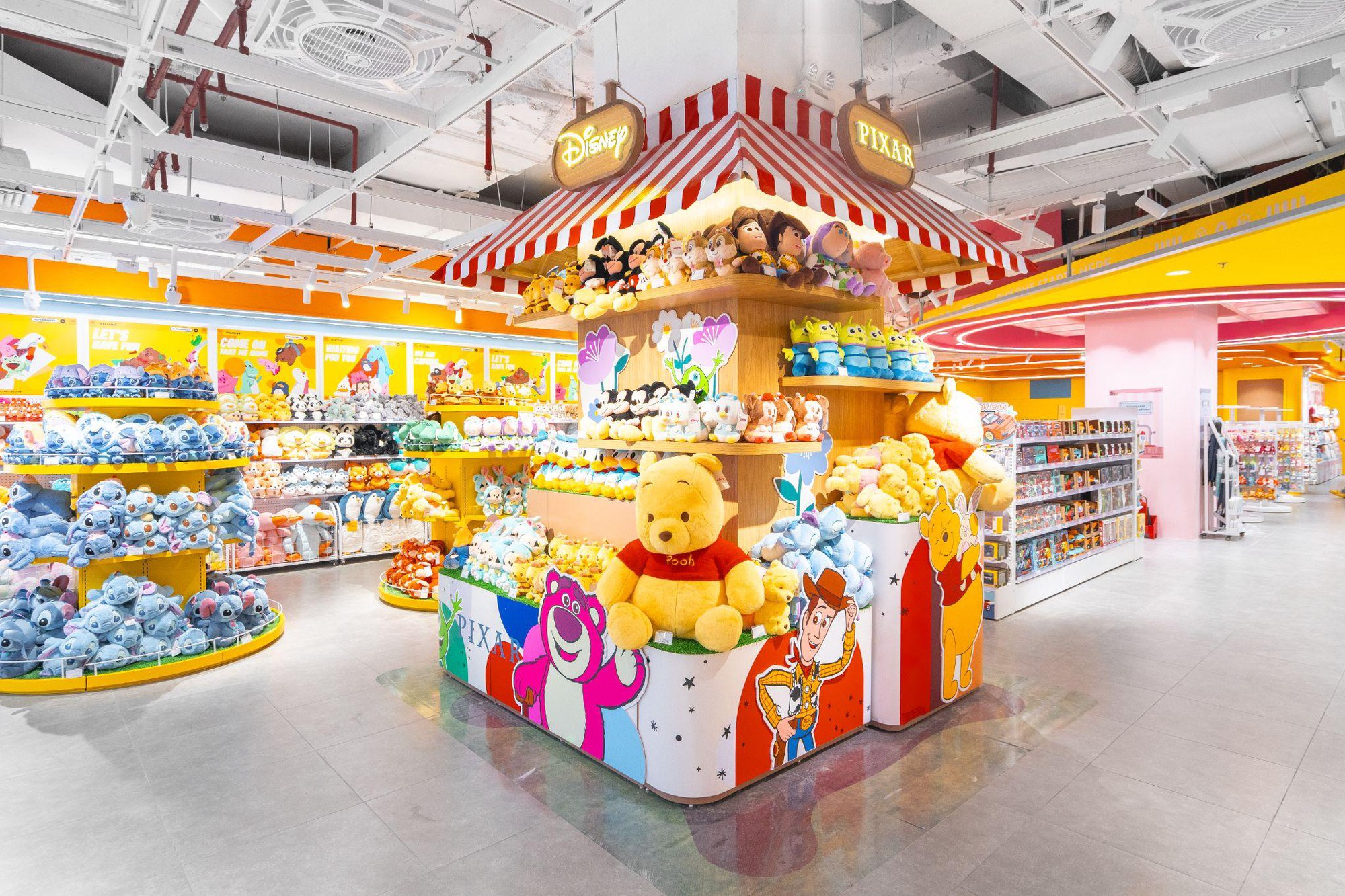 OH!SOME có mặt tại Vincom Center Đồng Khởi – Không gian 2.000m² "mua sắm và sống ảo" hoàn toàn mới- Ảnh 3. OH!SOME có mặt tại Vincom Center Đồng Khởi – Không gian 2.000m² "mua sắm và sống ảo" hoàn toàn mới- Ảnh 3.