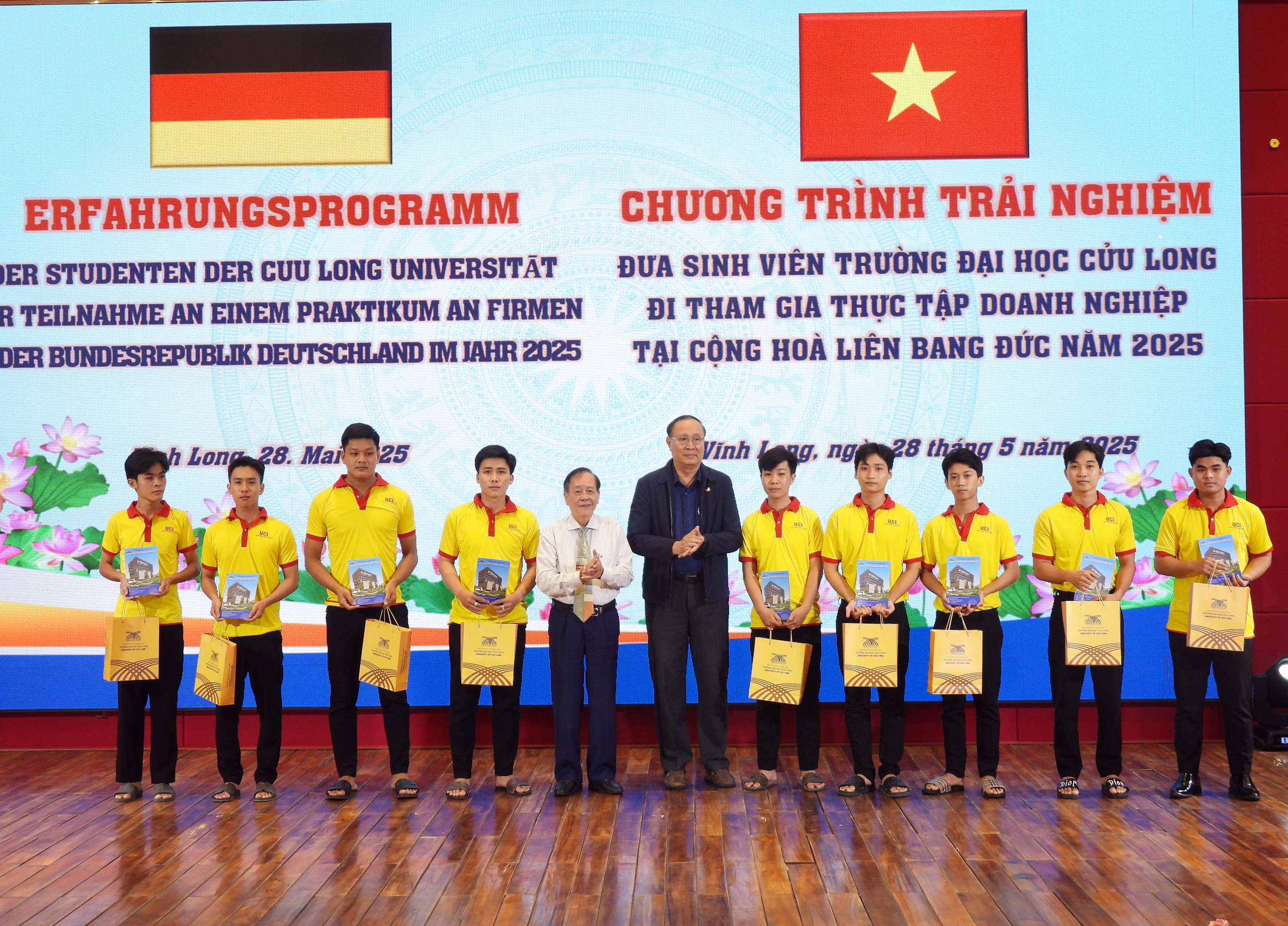 Cuu Long University طلباء کو انٹرن شپ کے لیے بھیجنے اور بیرون ملک کام کرنے کے لیے تعاون کو مضبوط کرتی ہے - تصویر 3۔ Trường ĐH Cửu Long tăng cường hợp tác đưa sinh viên đi thực tập, làm việc ở nước ngoài- Ảnh 3.