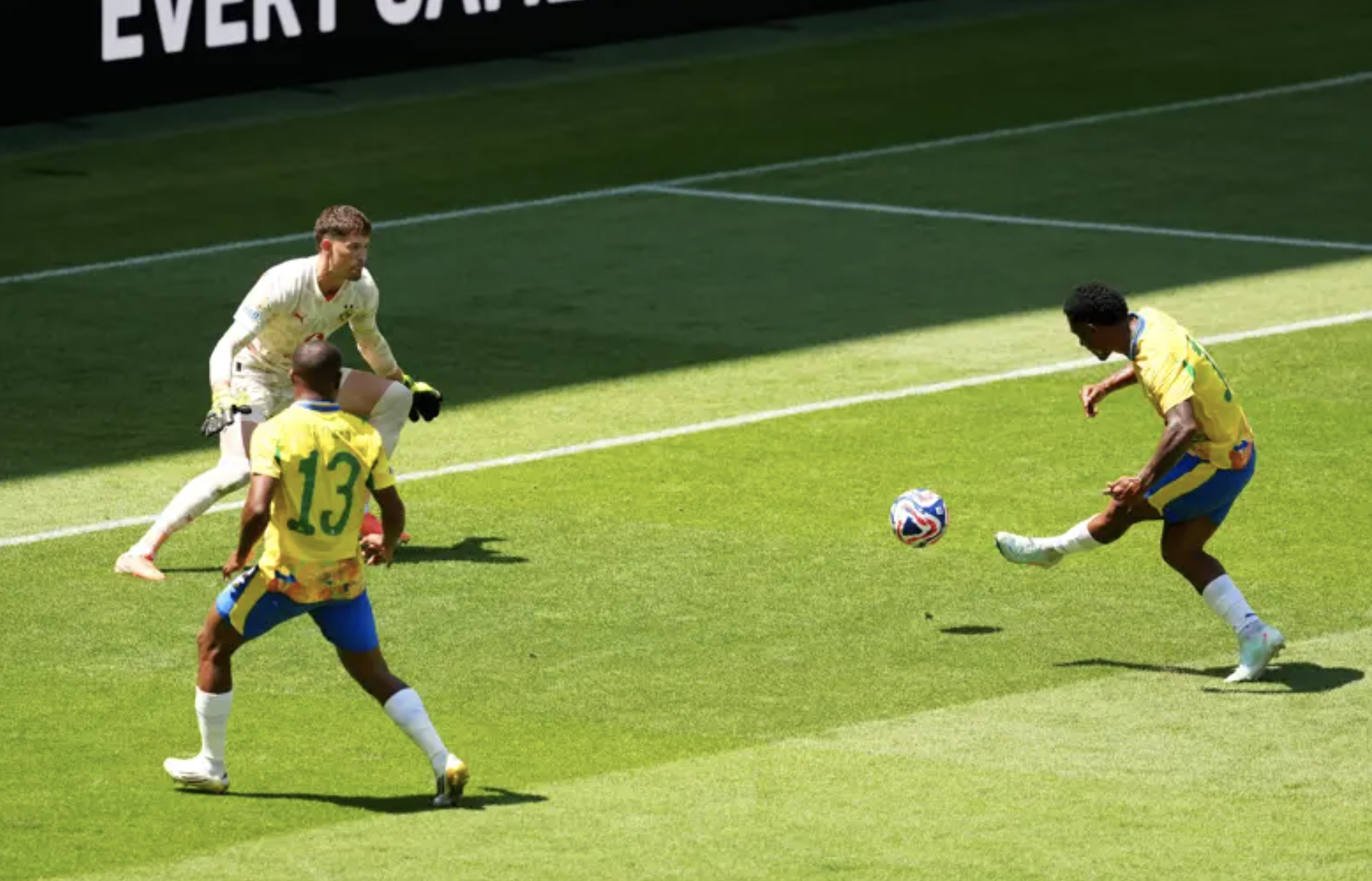 Mamelodi Sundowns ngược dòng bất thành, Dortmund thắng trận cầu 7 bàn- Ảnh 1. Mamelodi Sundowns ngược dòng bất thành, Dortmund thắng trận cầu 7 bàn- Ảnh 1.