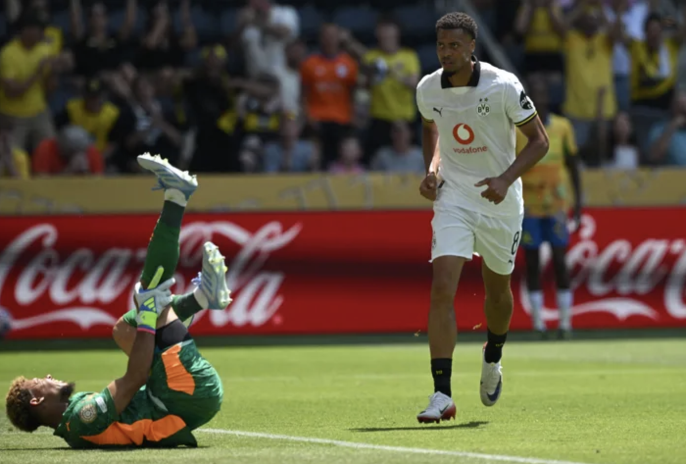 Mamelodi Sundowns ngược dòng bất thành, Dortmund thắng trận cầu 7 bàn- Ảnh 2. Mamelodi Sundowns ngược dòng bất thành, Dortmund thắng trận cầu 7 bàn- Ảnh 2.