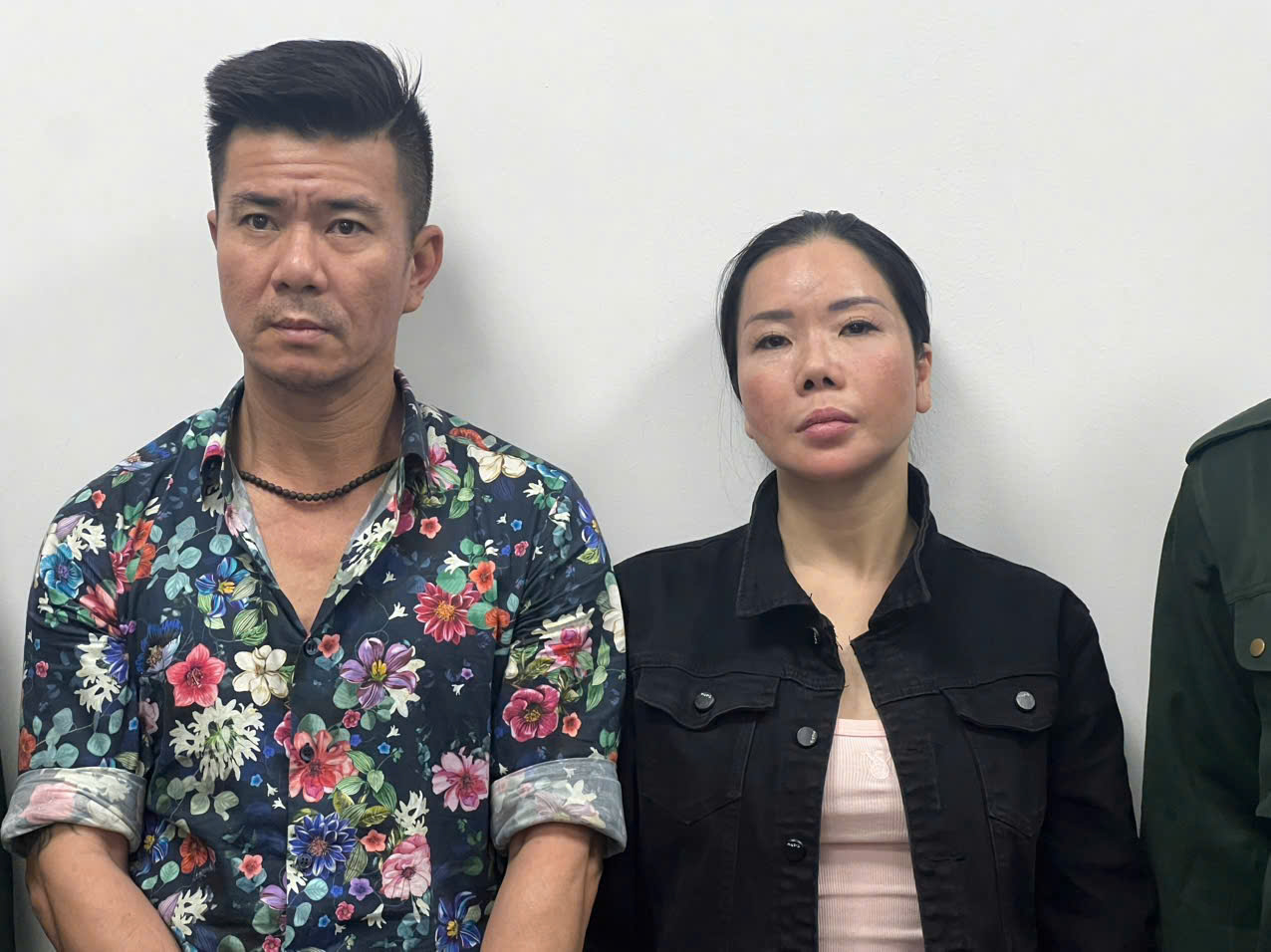 Bắt Viện trưởng để