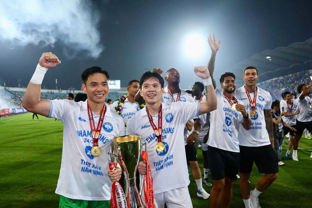 V-League vẫn còn nhiều điều cần cải thiện - Ảnh 1. V-League vẫn còn nhiều điều cần cải thiện - Ảnh 1.