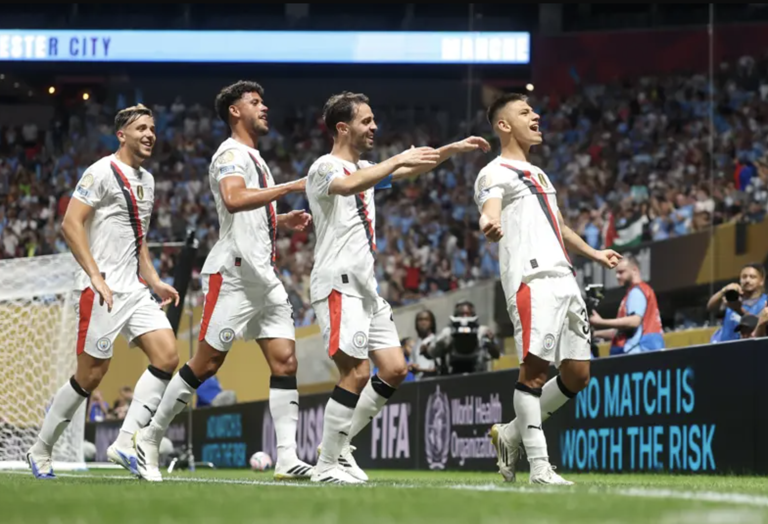 Man City dội mưa bàn thắng trước Al-Ain, soán ngôi đầu bảng từ tay Juventus- Ảnh 2. Man City dội mưa bàn thắng trước Al-Ain, soán ngôi đầu bảng từ tay Juventus- Ảnh 2.