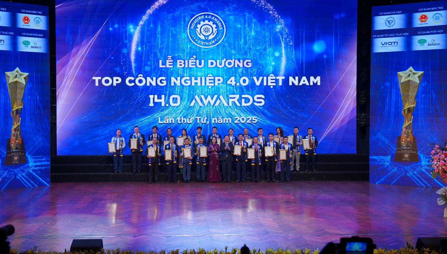 EVNHCMC được vinh danh Top Công nghiệp 4.0 Việt Nam năm 2025- Ảnh 2. EVNHCMC được vinh danh Top Công nghiệp 4.0 Việt Nam năm 2025- Ảnh 2.