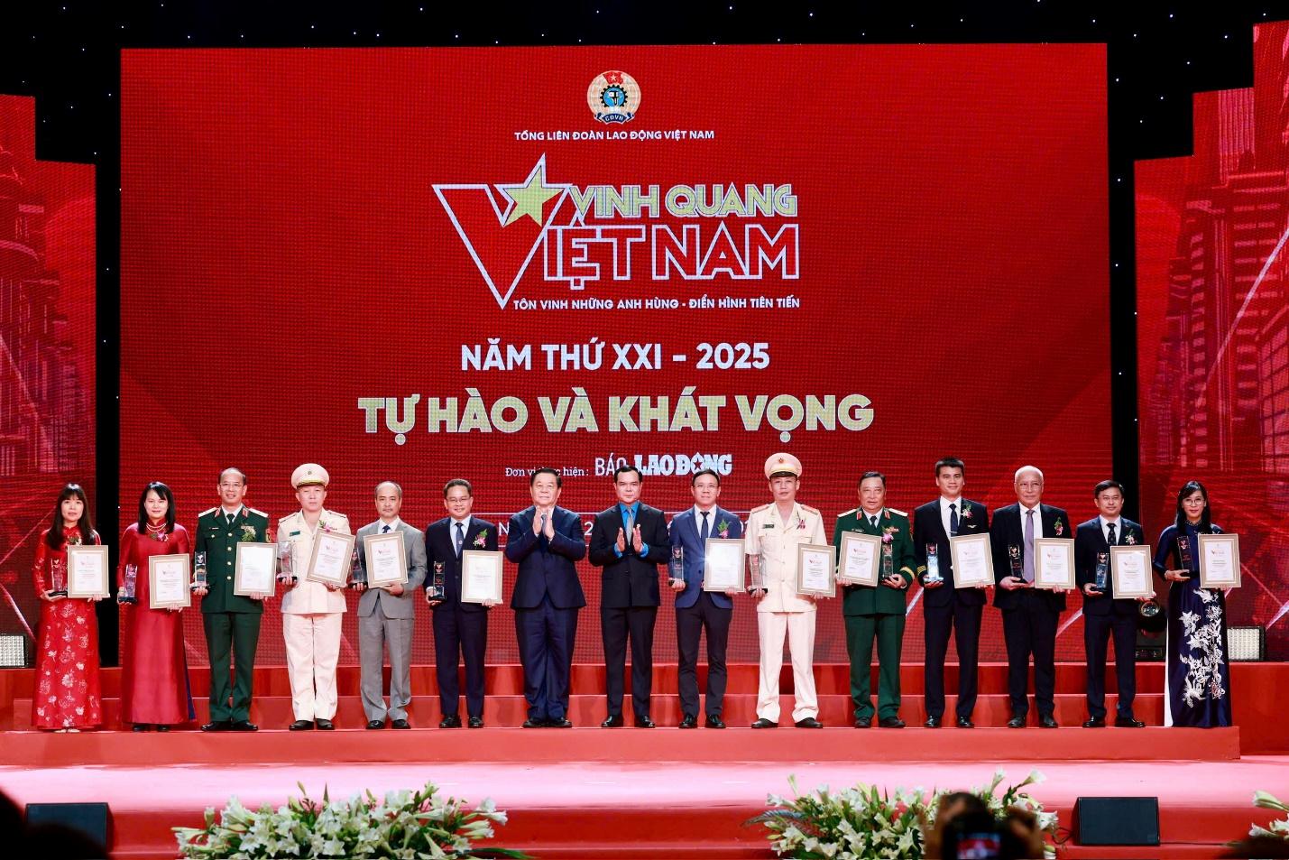 Agribank - Ngân hàng duy nhất được vinh danh tại chương trình VQVN năm 2025- Ảnh 2. Agribank - Ngân hàng duy nhất được vinh danh tại chương trình VQVN năm 2025- Ảnh 2.