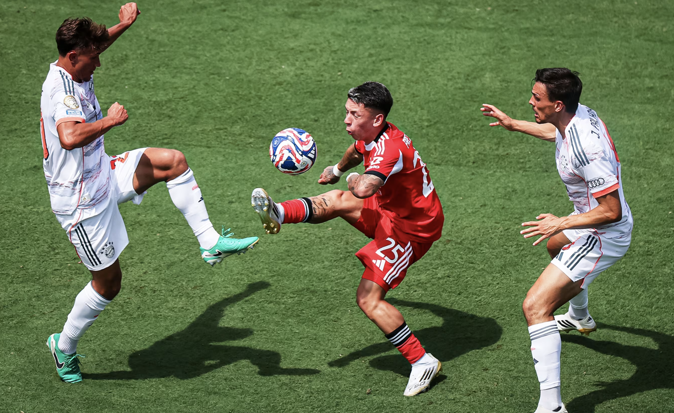 Benfica quật ngã Bayern Munich, hoàn thành sớm chỉ tiêu FIFA Club World Cup- Ảnh 2. Benfica quật ngã Bayern Munich, hoàn thành sớm chỉ tiêu FIFA Club World Cup- Ảnh 2.