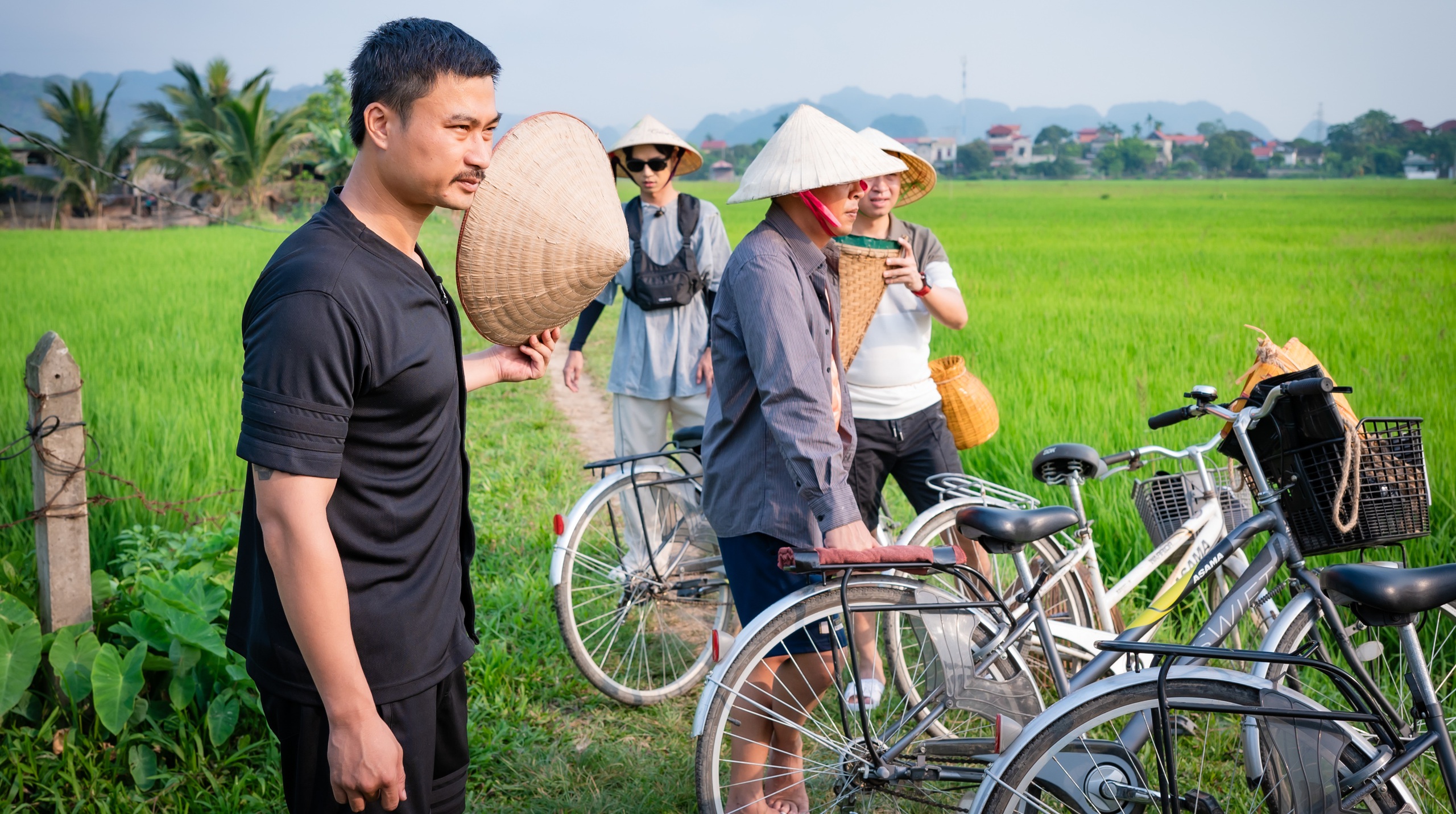 Diễn viên Duy Hưng dạy con phải Diễn viên Duy Hưng và Trung Ruồi dạy con - Ảnh 2.