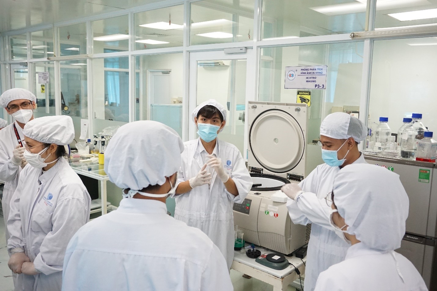 ĐHQG TP HCM có thêm 17 giáo sư lĩnh vực công nghệ thông tin, chip bán dẫn, AI- Ảnh 1. ĐHQG TP HCM có thêm 17 giáo sư lĩnh vực công nghệ thông tin, chip bán dẫn, AI- Ảnh 1.