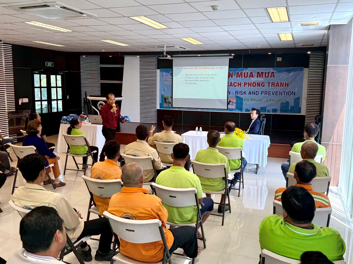 VWS tổ chức tập huấn an toàn mùa mưa cho người lao động- Ảnh 4. VWS tổ chức tập huấn an toàn mùa mưa cho người lao động- Ảnh 4.
