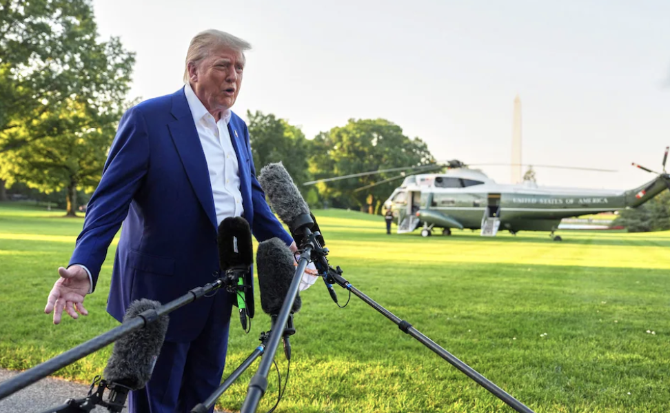 Tổng thống Mỹ Donald Trump chỉ trích cả Iran và Israel "vi phạm lệnh ngừng bắn"- Ảnh 1. Tổng thống Mỹ Donald Trump chỉ trích cả Iran và Israel "vi phạm lệnh ngừng bắn"- Ảnh 1.