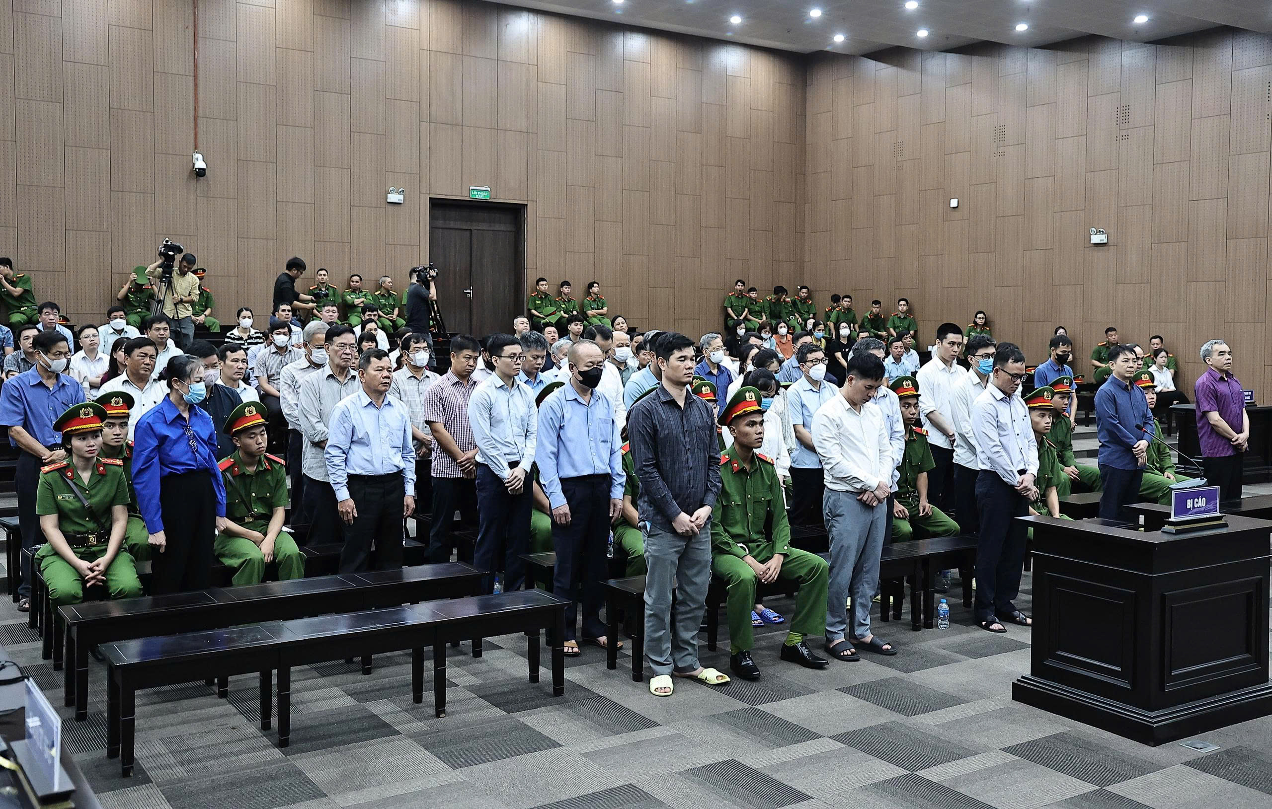 Chủ tịch Tập đoàn Phúc Sơn mang 500.000 USD chúc mừng sau khi chủ tịch Vĩnh Phúc nhậm chức- Ảnh 2. Chủ tịch Tập đoàn Phúc Sơn mang 500.000 USD chúc mừng sau khi chủ tịch Vĩnh Phúc nhậm chức- Ảnh 2.