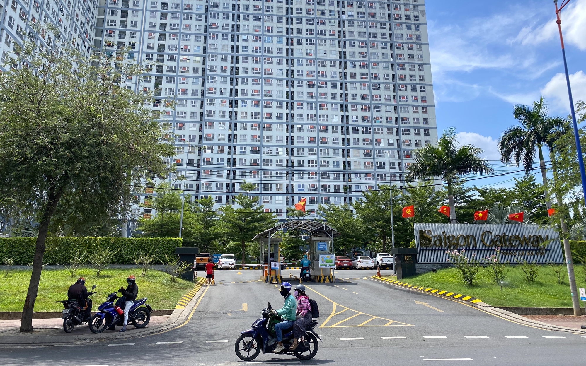 Tòa bác yêu cầu hủy tách sổ hồng, người ở chung cư Saigon Gateway kháng cáo - Ảnh 3.