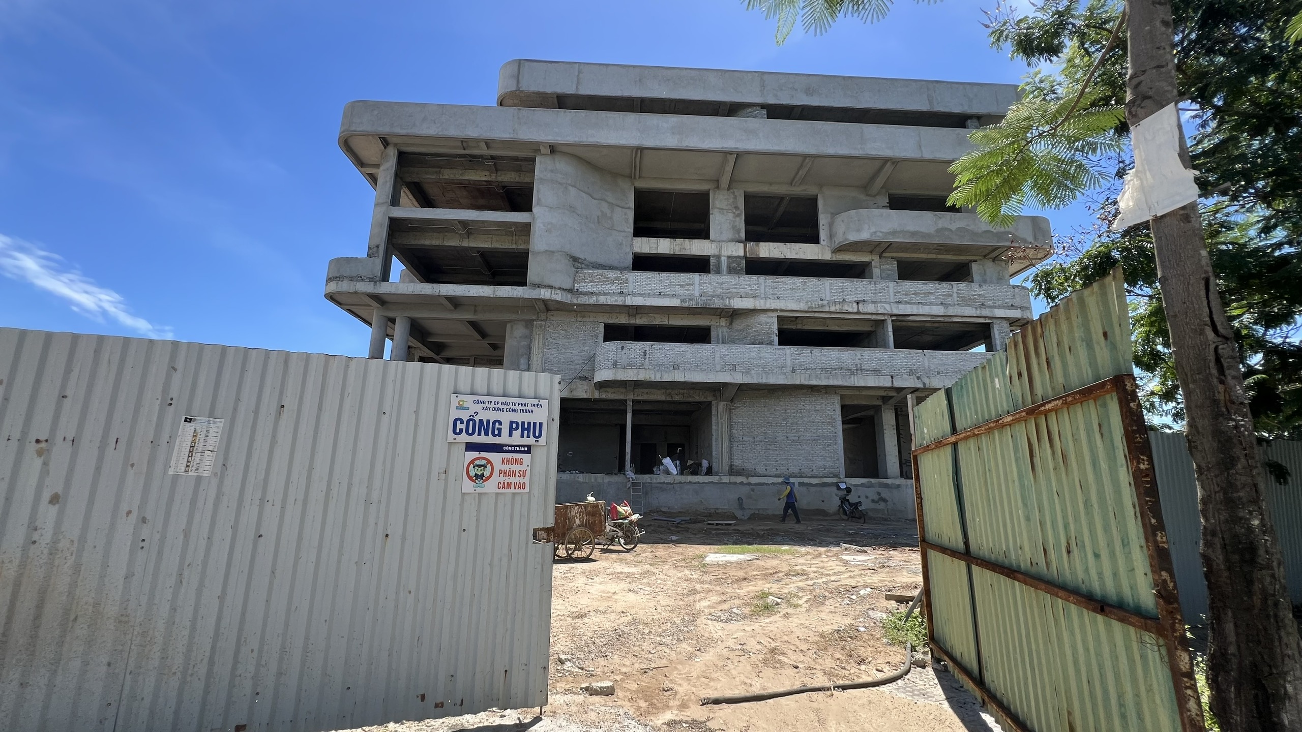 Chưa trả tiền, nhà thầu dự án CNTT Huế còn   ra điều kiện "oái oăm" với chủ nợ- Ảnh 2.