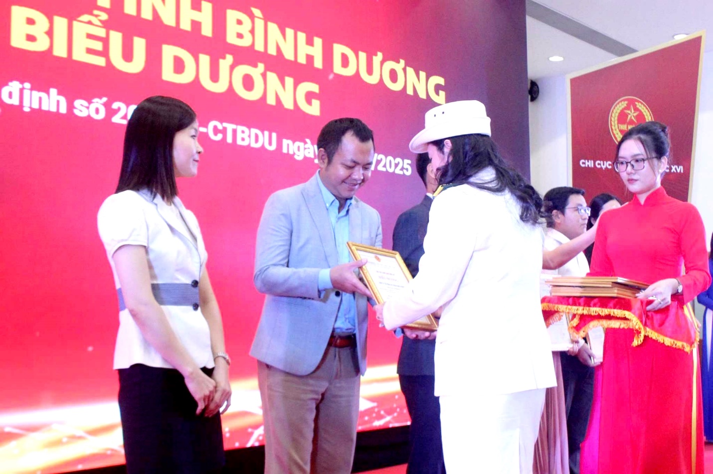 Tân Hiệp Phát được biểu dương về thành tích nổi bật trong việc nộp thuế- Ảnh 2. Tân Hiệp Phát được biểu dương về thành tích nổi bật trong việc nộp thuế- Ảnh 2.