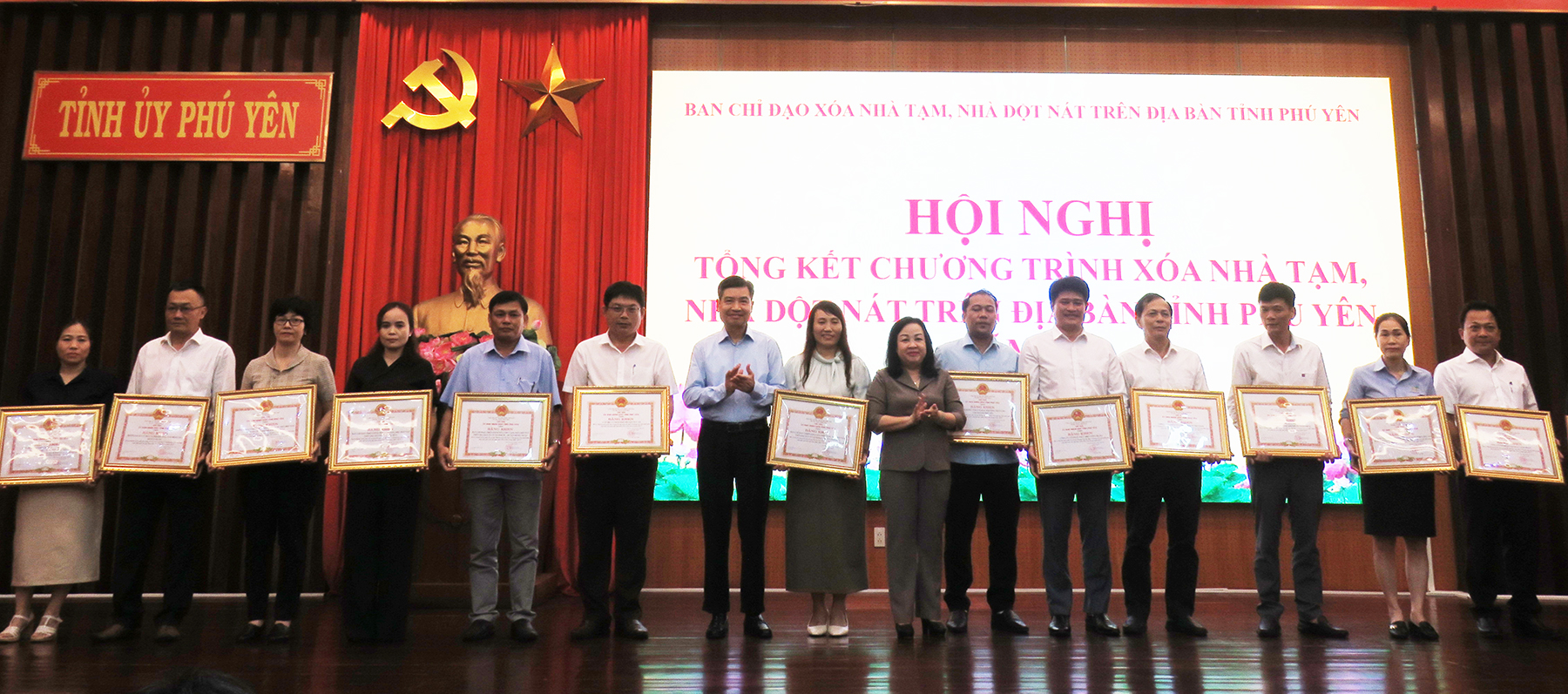 Phú Yên: Hoàn thành hơn 2.200 nhà tạm, nhà dột nát - Ảnh 1.