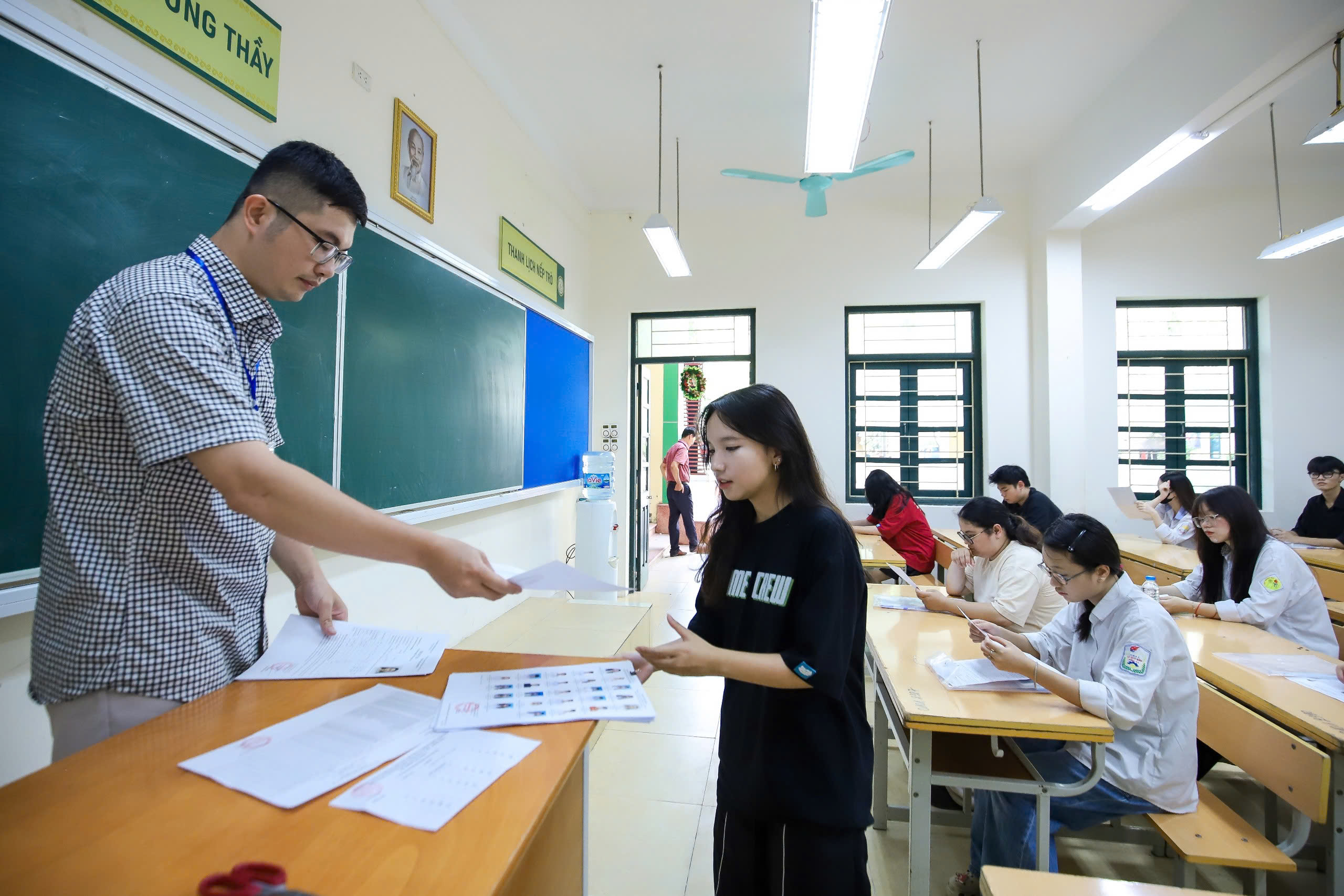 देश भर में लगभग 1.17 मिलियन अभ्यर्थियों ने परीक्षा पंजीकरण प्रक्रिया पूरी की - फोटो 6. Gần 1,17 triệu thí sinh cả nước làm thủ tục dự thi- Ảnh 6.