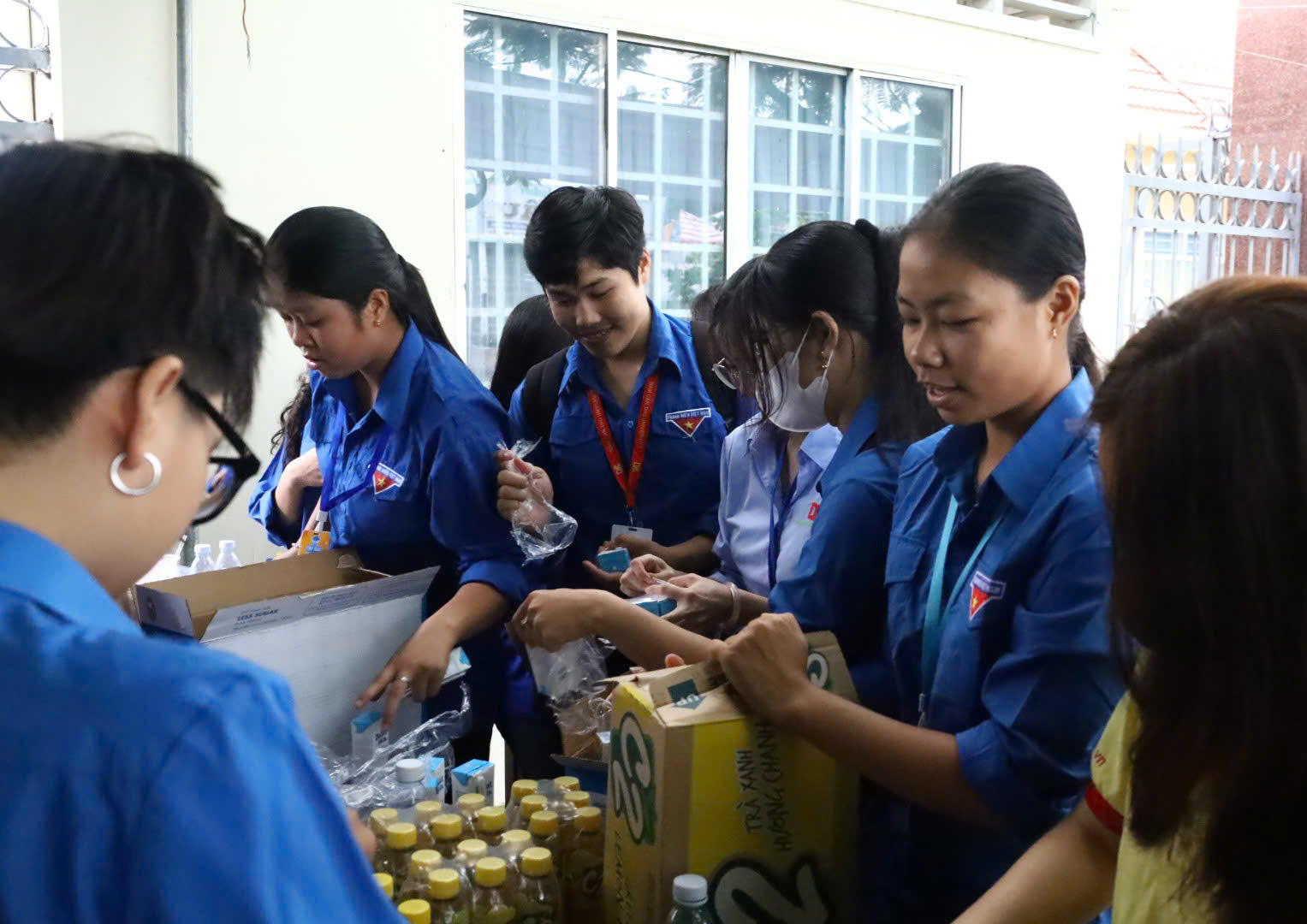 Mnoho škol v Can Tho podporuje stravování pro uchazeče o maturitu - Foto 4. Nhiều trường ở Cần Thơ hỗ trợ suất ăn cho thí sinh thi tốt nghiệp THPT- Ảnh 4.