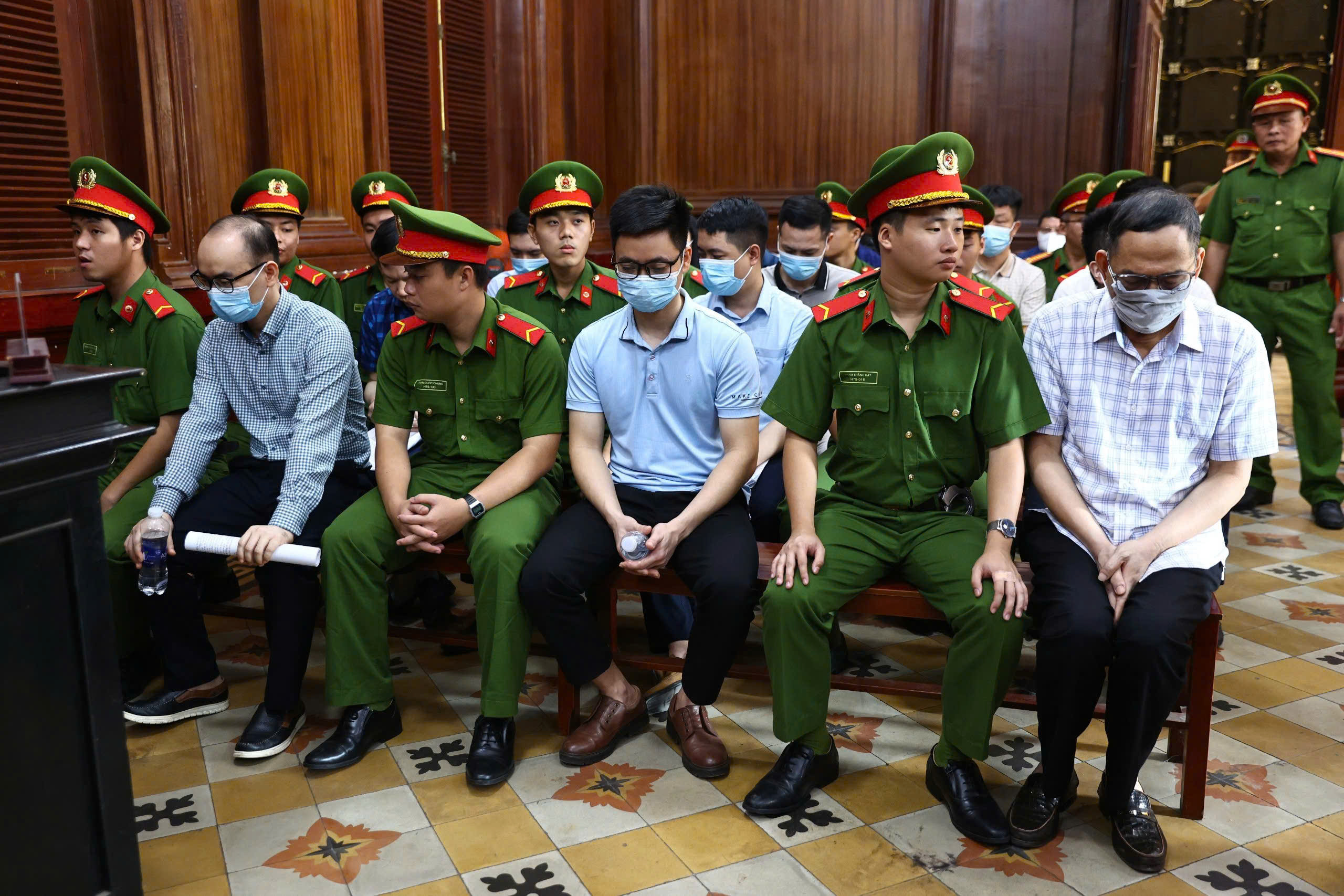 Cựu giám đốc Trung tâm Lý lịch tư pháp quốc gia bị tuyên phạt 17 năm tù- Ảnh 1. Cựu giám đốc Trung tâm Lý lịch tư pháp quốc gia bị tuyên phạt 17 năm tù- Ảnh 1.