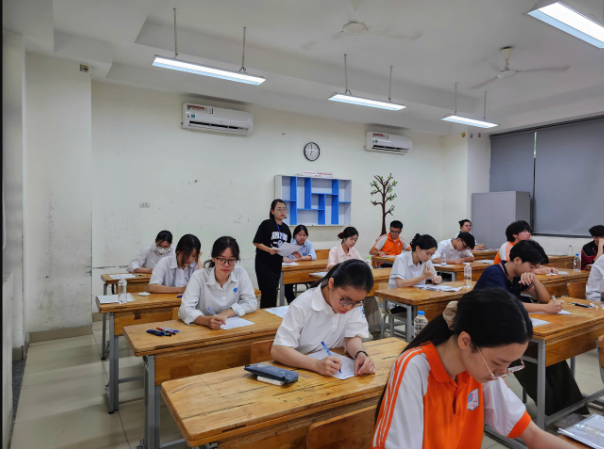 Cả nước có 12 thí sinh vi phạm quy chế thi môn ngữ văn - Ảnh 2.