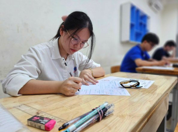 Cả nước có 12 thí sinh vi phạm quy chế thi môn ngữ văn - Ảnh 3.