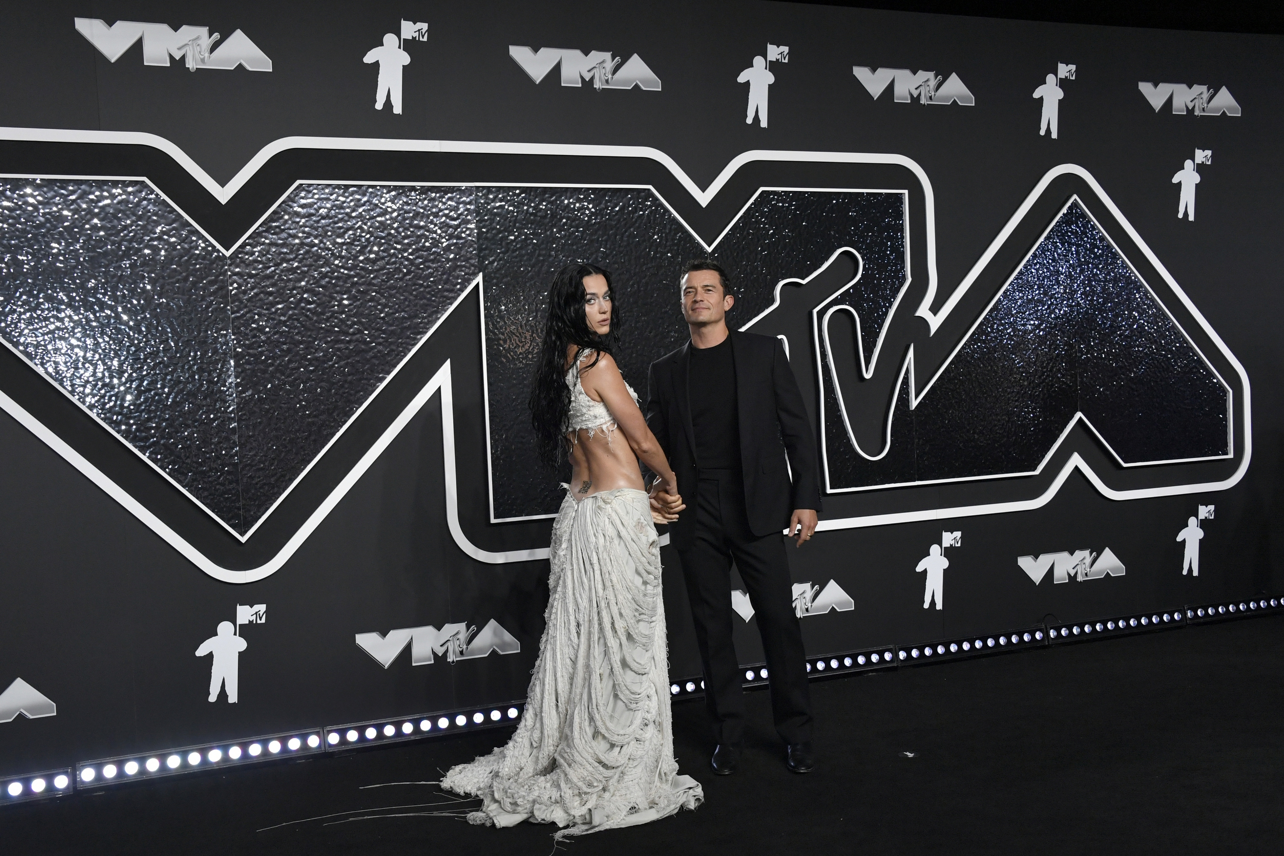 Ca sĩ Katy Perry và tài tử Orlando Bloom đường ai nấy bước- Ảnh 2. Ca sĩ Katy Perry và tài tử Orlando Bloom đường ai nấy bước- Ảnh 2.