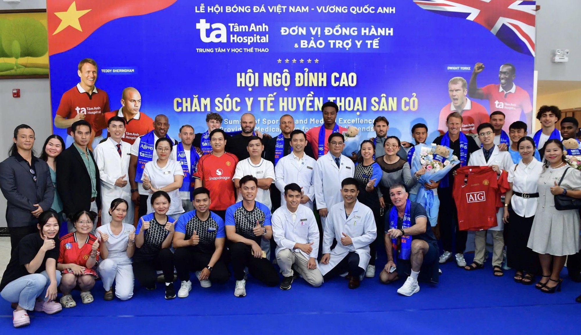Danh thủ Manchester Reds ấn tượng mạnh với Trung tâm Y học Thể thao tại Bệnh viện Tâm Anh- Ảnh 1. Danh thủ Manchester Reds ấn tượng mạnh với Trung tâm Y học Thể thao tại Bệnh viện Tâm Anh- Ảnh 1.