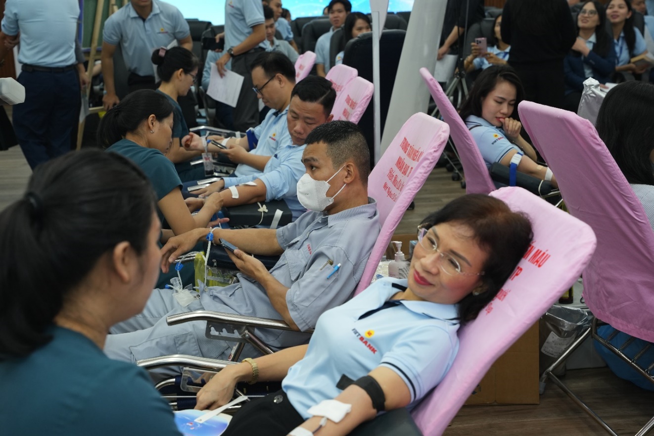 “Tháng hồng Vietbank”, hơn 200 nhân viên tham gia hiến máu- Ảnh 3. “Tháng hồng Vietbank”, hơn 200 nhân viên tham gia hiến máu- Ảnh 3.