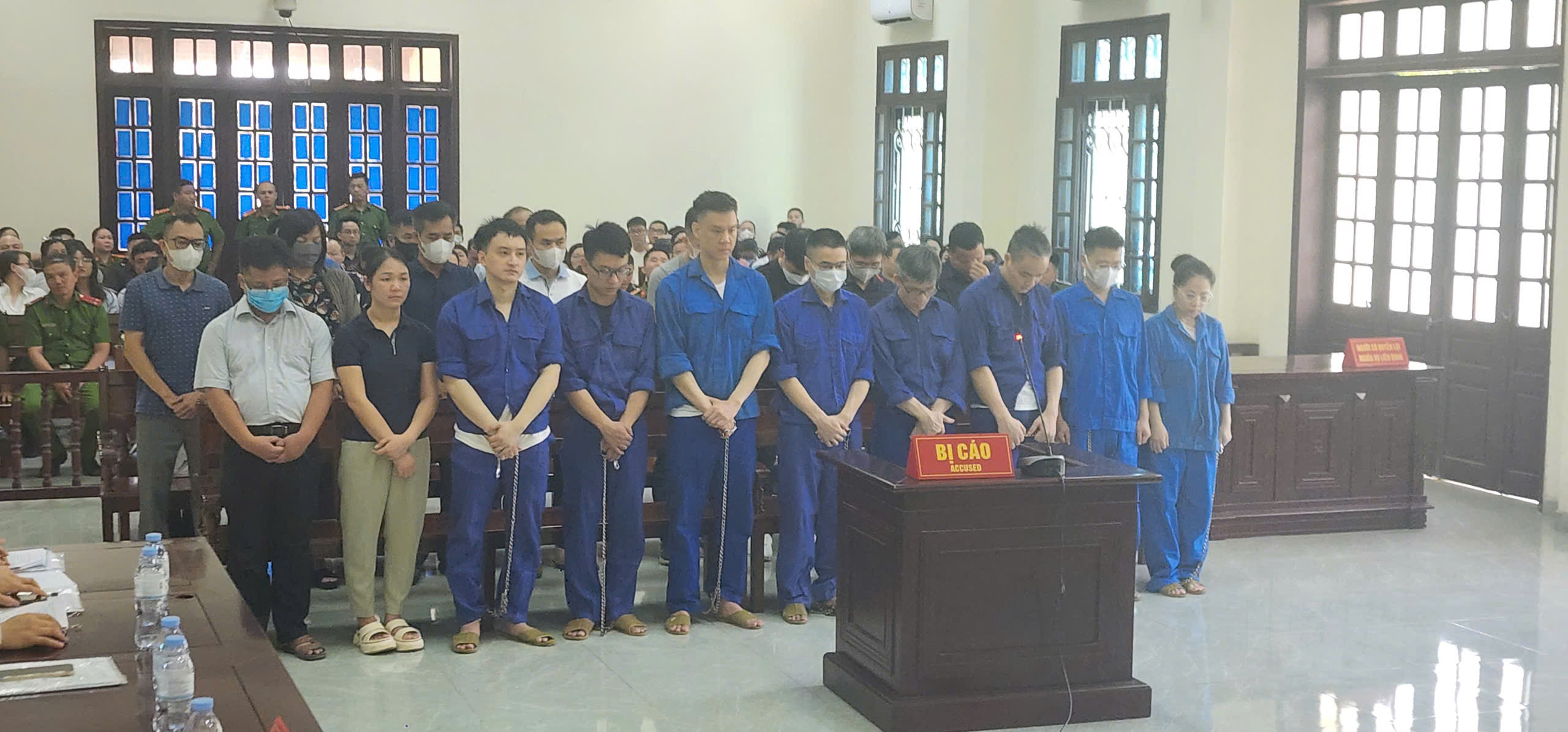 Hoãn phiên toà xét xử 14 cựu lãnh đạo, cán bộ hải quan- Ảnh 3. Hoãn phiên toà xét xử 14 cựu lãnh đạo, cán bộ hải quan- Ảnh 3.