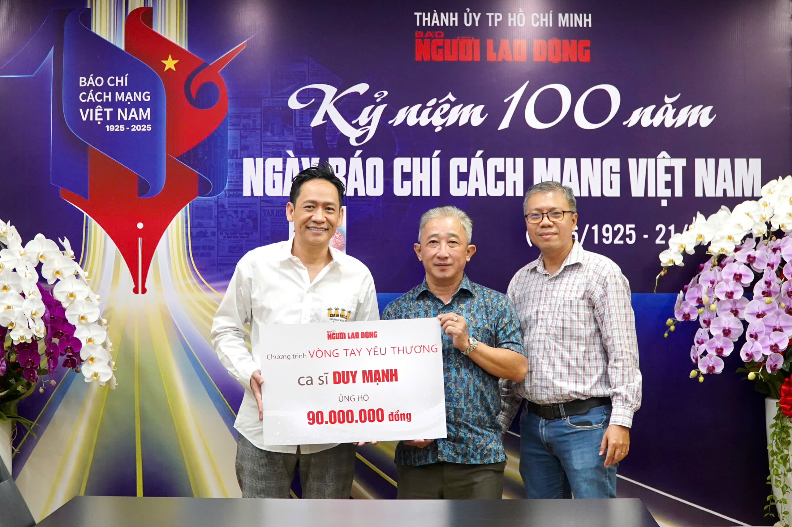 Penyanyi Duy Manh berkontribusi pada program  Ca sĩ Duy Mạnh đóng góp cho chương trình