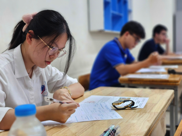 Thí sinh bước vào ngày cuối, kỳ thi tốt nghiệp THPT năm 2025- Ảnh 1. Thí sinh bước vào ngày cuối, kỳ thi tốt nghiệp THPT năm 2025- Ảnh 1.