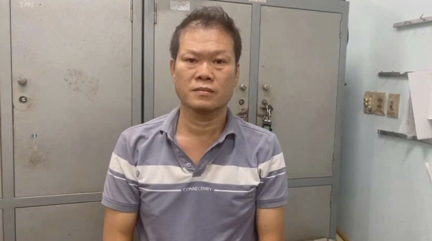 Chủ xưởng may khai gì sau khi bị Công an TP HCM bắt khẩn cấp?- Ảnh 1. Chủ xưởng may khai gì sau khi bị Công an TP HCM bắt khẩn cấp?- Ảnh 1.