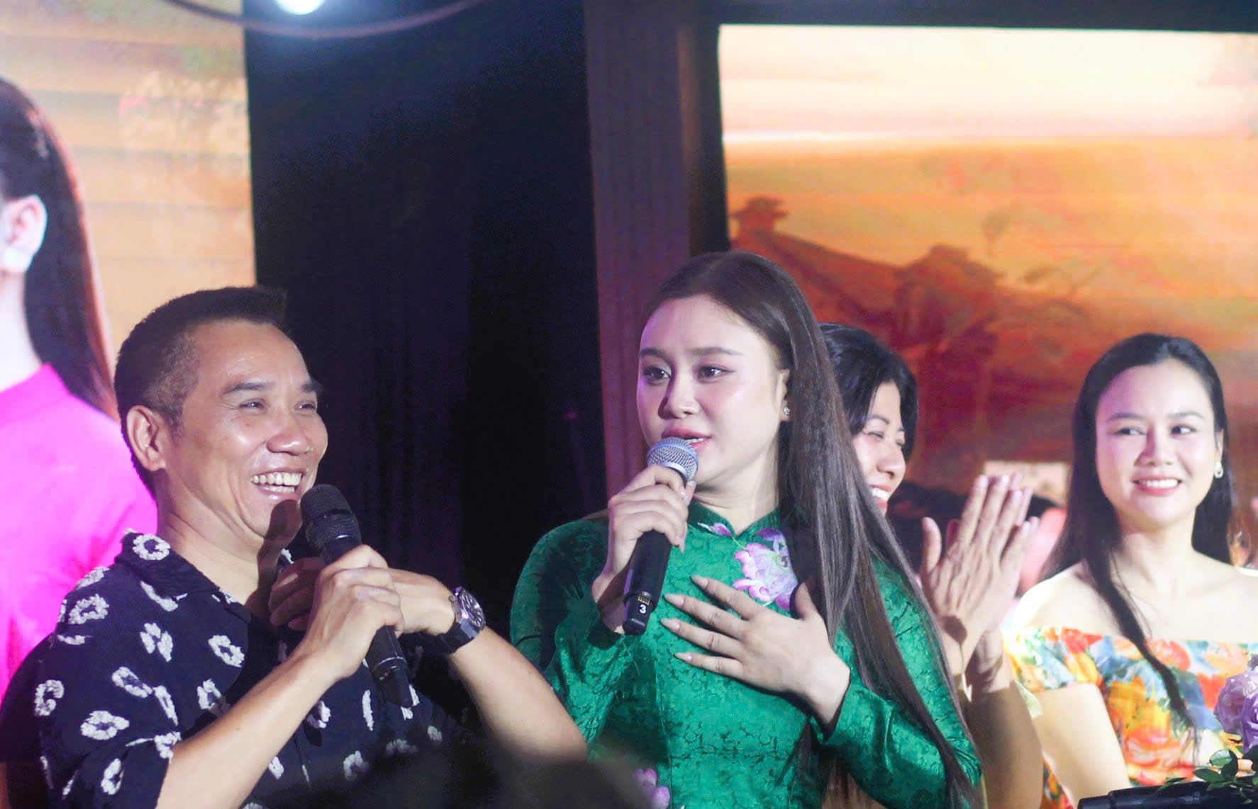 Ca sĩ Phương Nga ra mắt