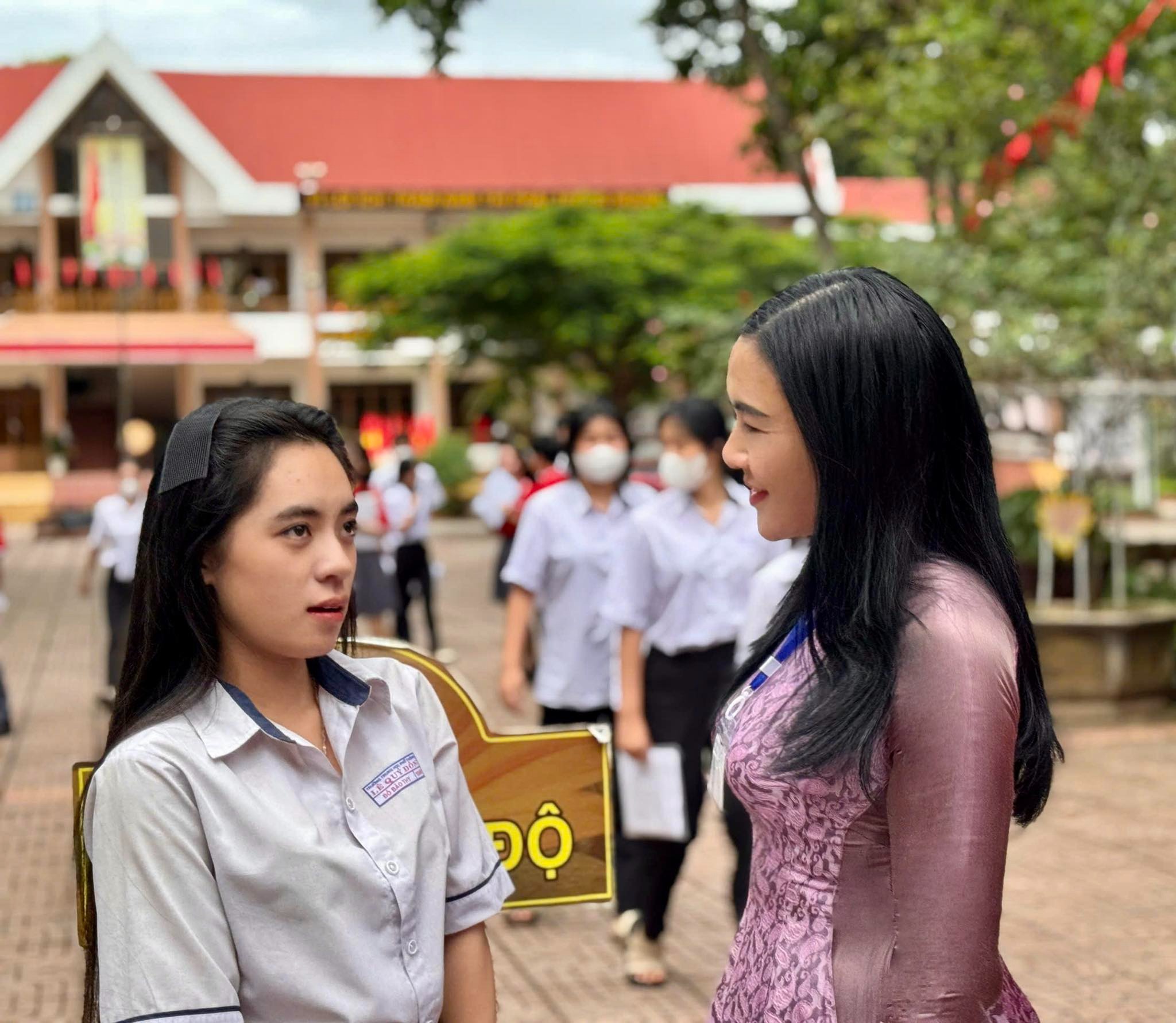 Thư gửi những "chiến binh" tuổi 18 đầy xúc động của cô hiệu trưởng- Ảnh 5. Thư gửi những "chiến binh" tuổi 18 đầy xúc động của cô hiệu trưởng- Ảnh 5.