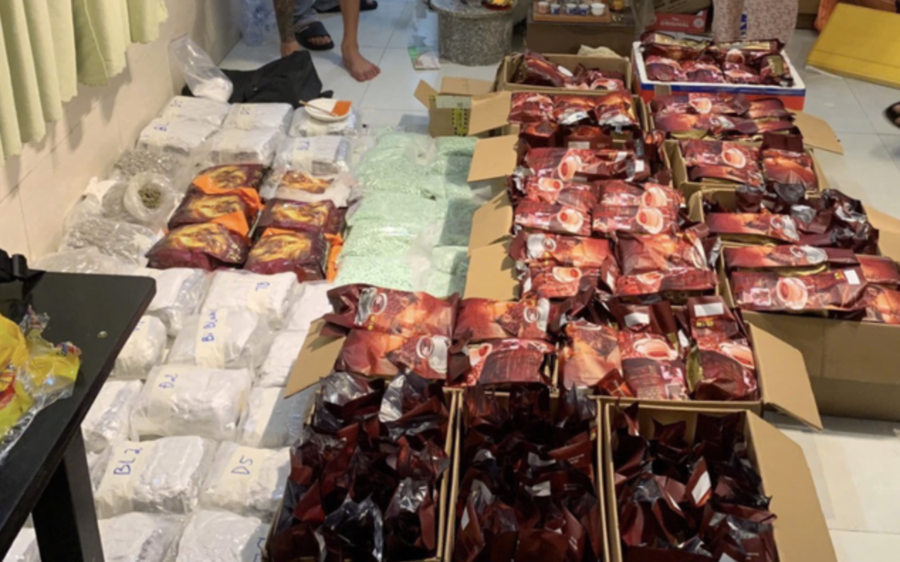 Triệt phá tụ điểm buôn bán ma túy, thu giữ hàng trăm gói Heroin- Ảnh 2.