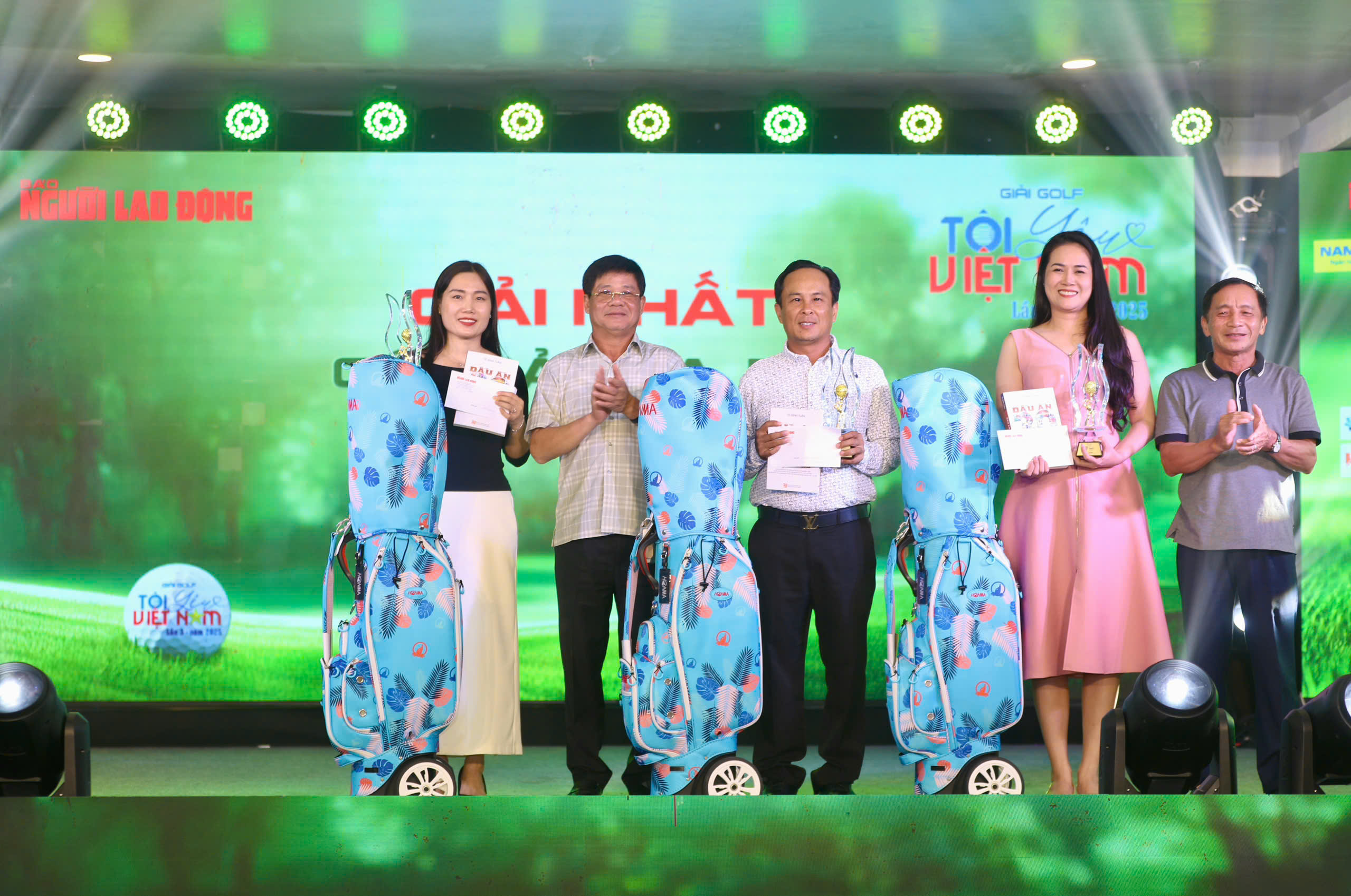 Slavnostní předávání cen a závěrečný ceremoniál golfového turnaje „I love Vietnam“ - Foto 4. Lễ trao giải và bế mạc Giải Golf